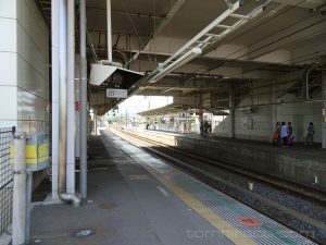 Musashi Takahagi Station platform