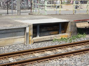 Musashi Takahagi Station railroad crossing site